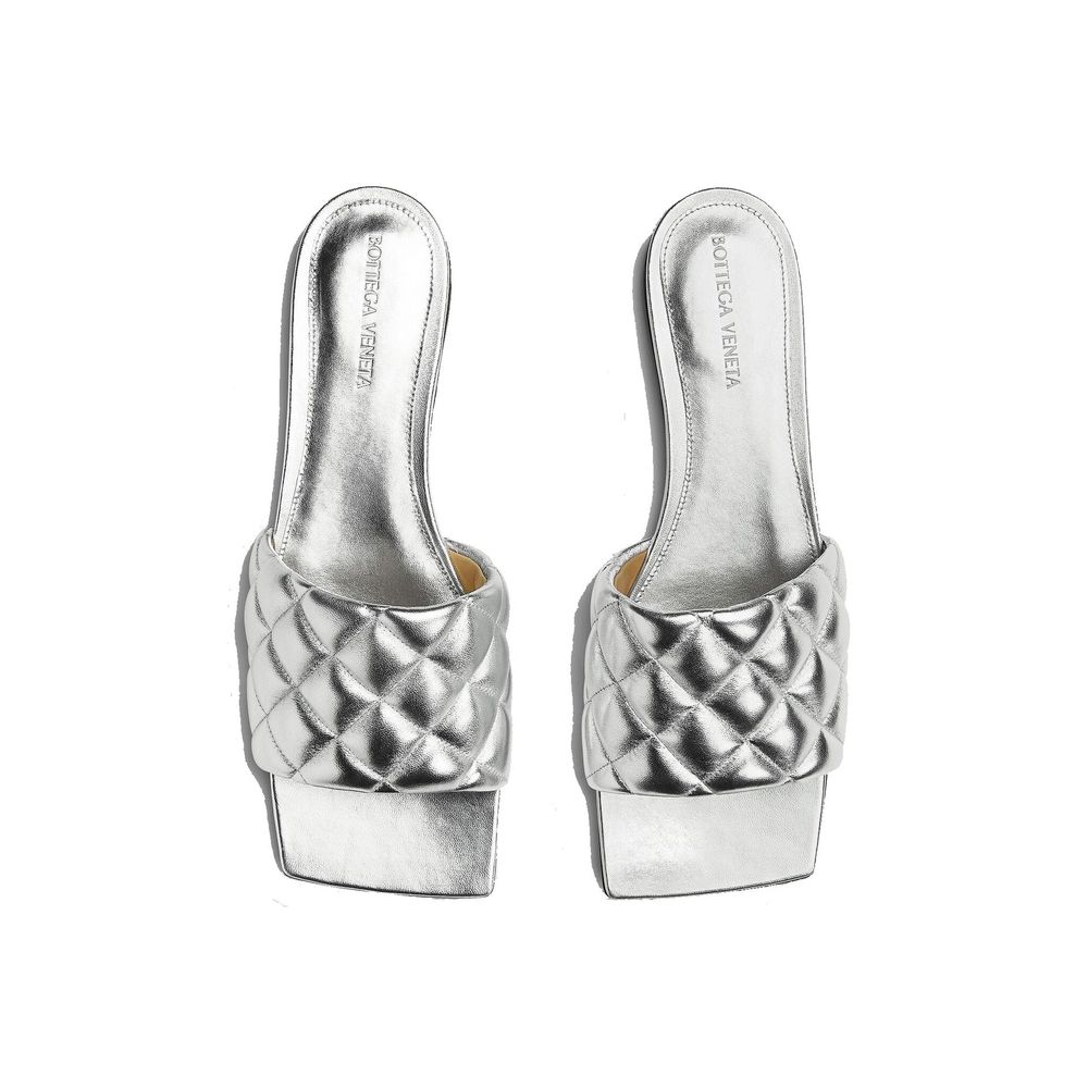 Sandales plates en cuir de veau argenté