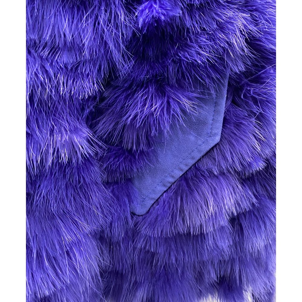 Blaue Bomberjacke mit synthetischen Federn