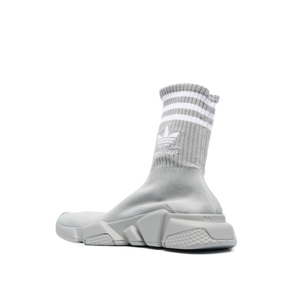 Graue synthetische Sportschuhe mit gesticktem Logo
