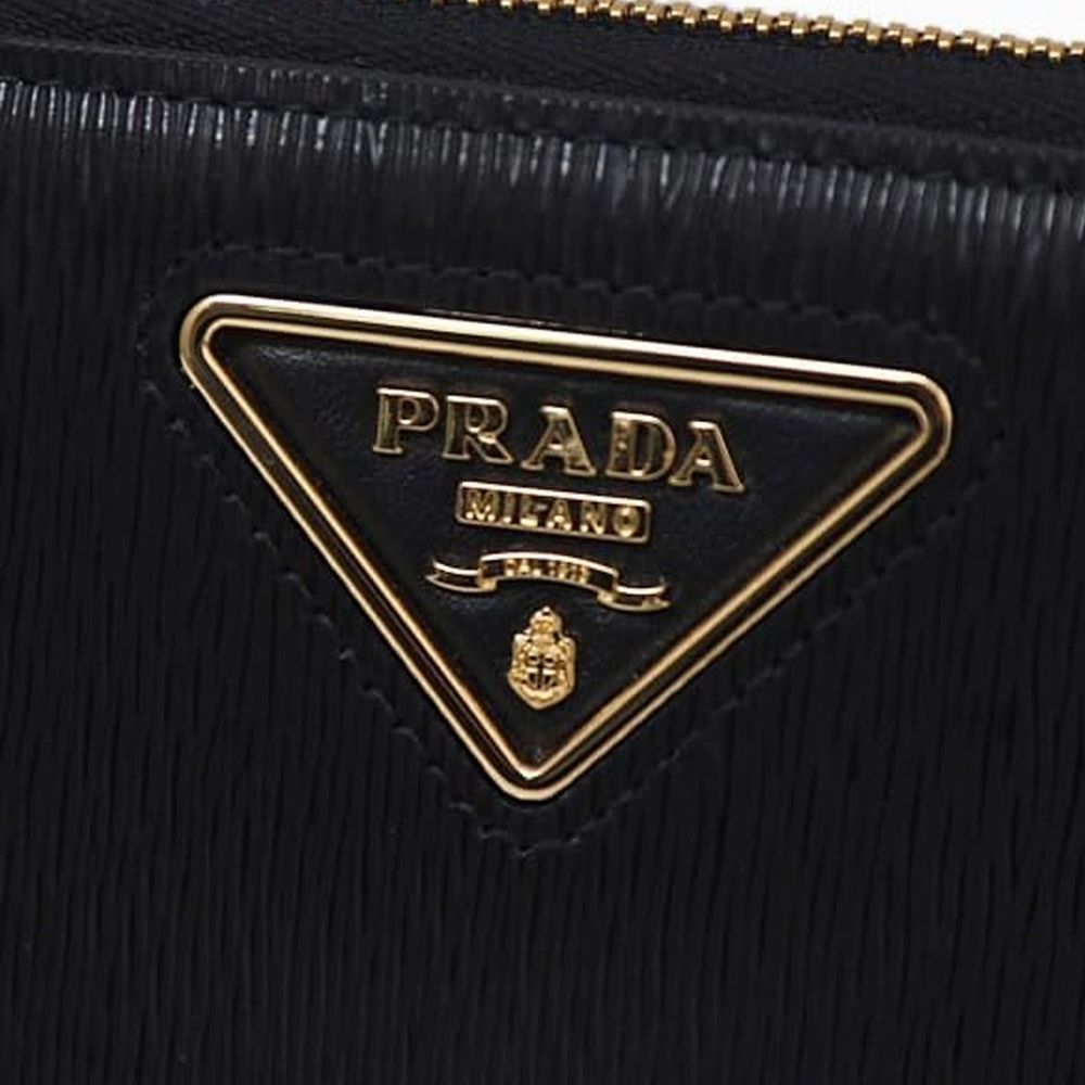 Black Leather Wallet with Zip Closure and Card Slots