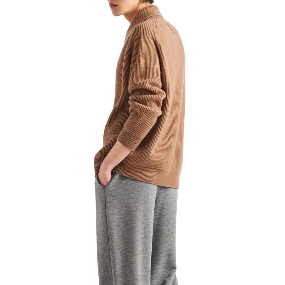 Brauner Wollcardigan mit Knöpfen vorne