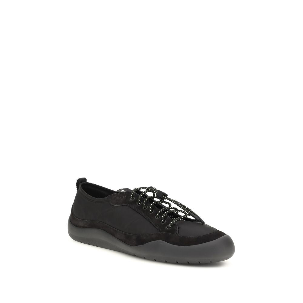 Schwarze Sportschuhe aus Leder und Stoff