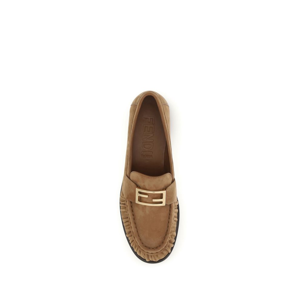 Braune Wildleder-Slipper mit FF-Metalldetail