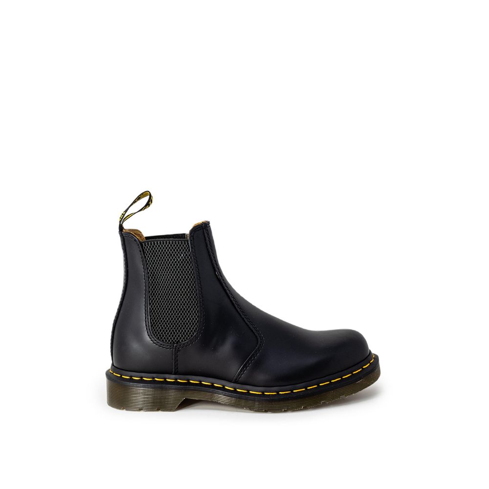 Schwarze Leder-Stiefeletten mit charakteristischen Ziernähten