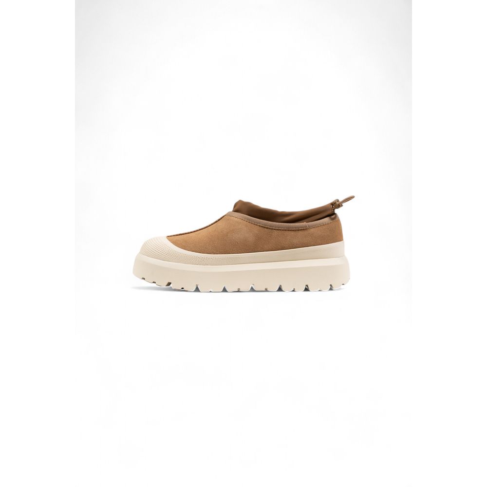 Beige Lederclogs mit Profilsohle von UGG