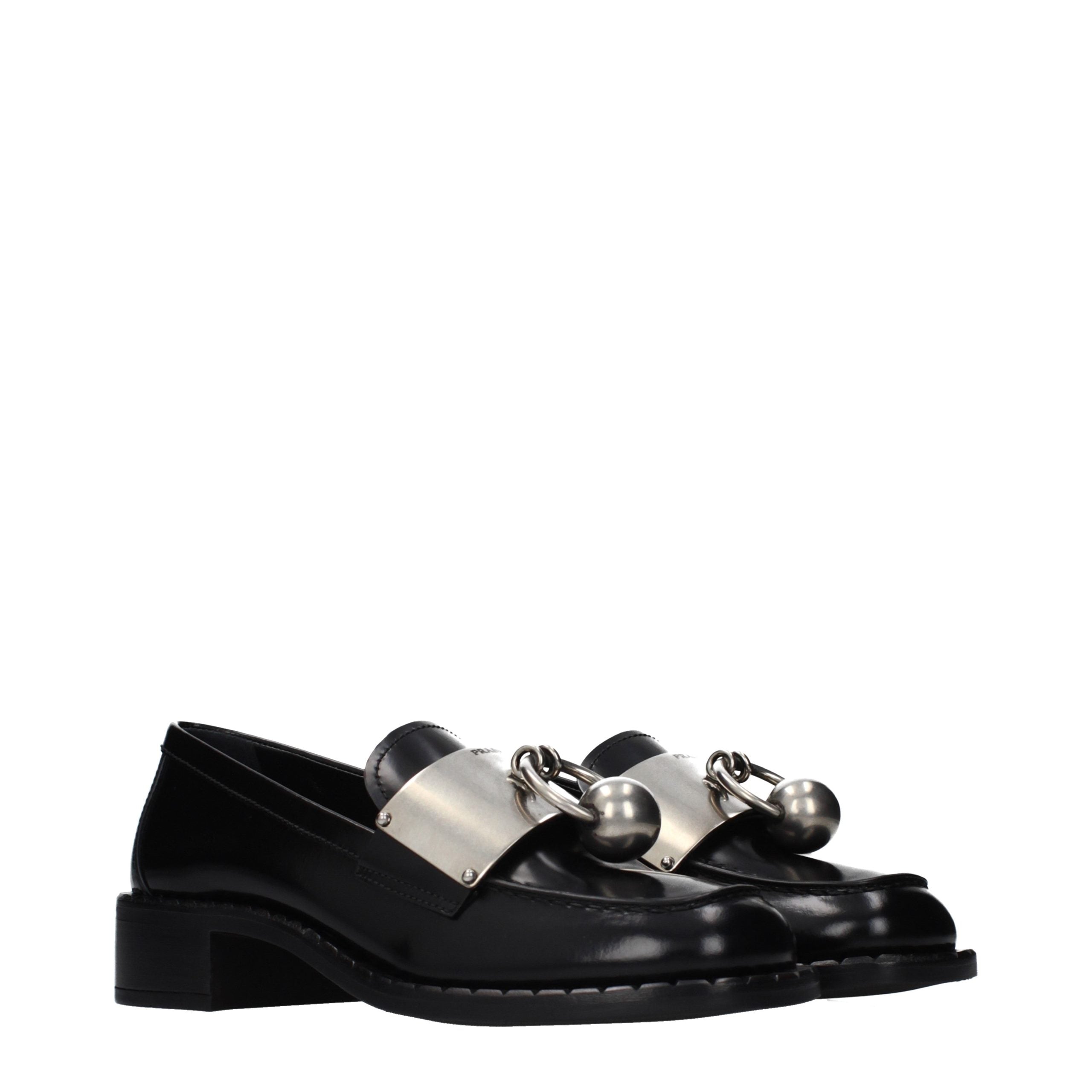 Schwarze Leder-Slipper mit Logo-Detail vorne
