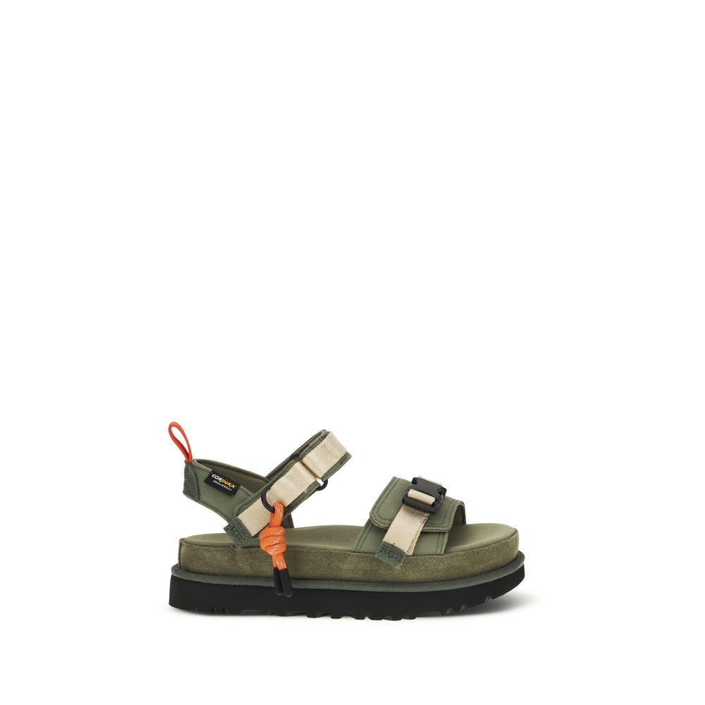 Zweifarbige flache Synthetiksandalen mit verstellbaren Riemen