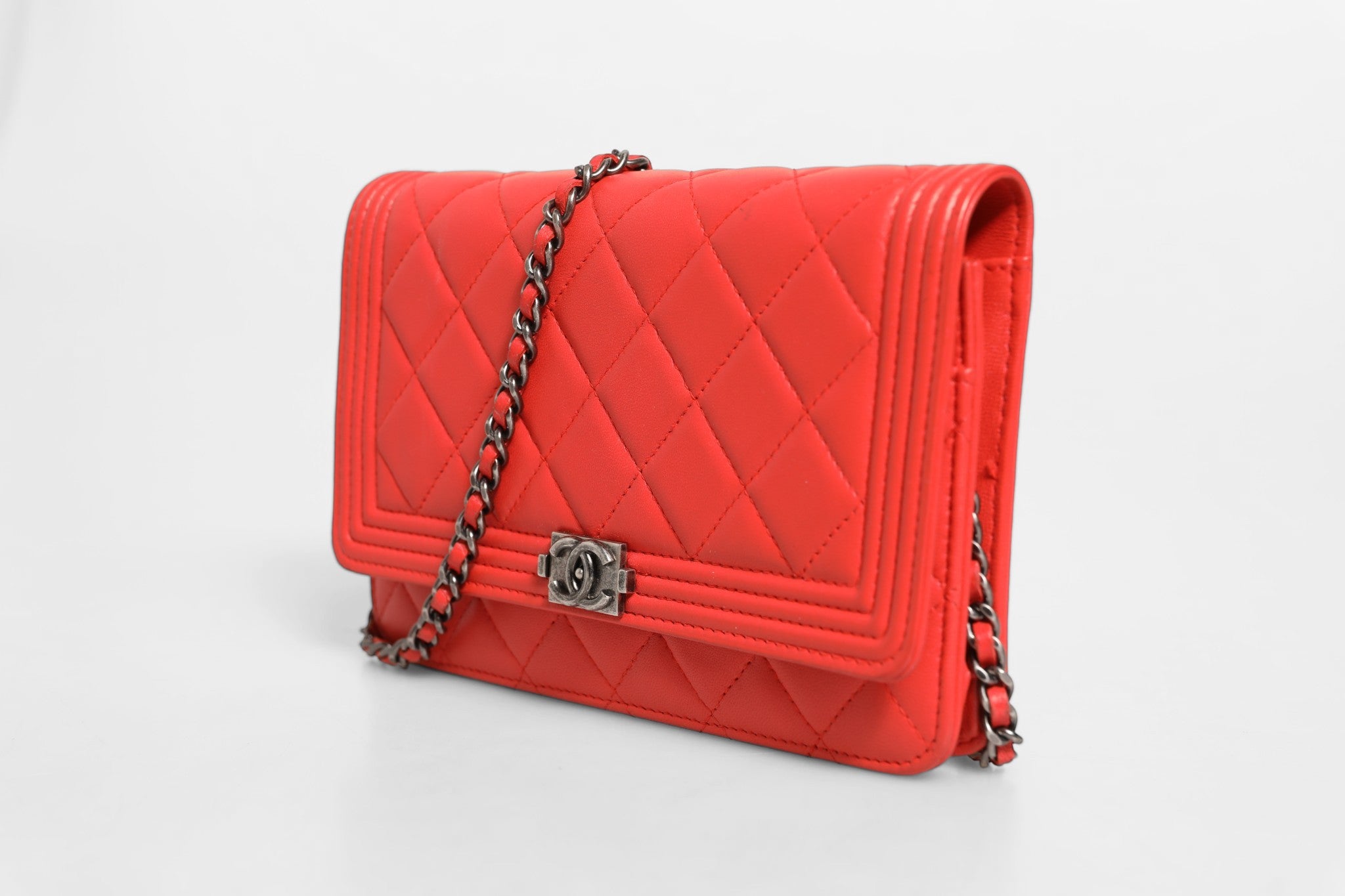 Chanel Boy Wallet on Chain rotes Lammleder