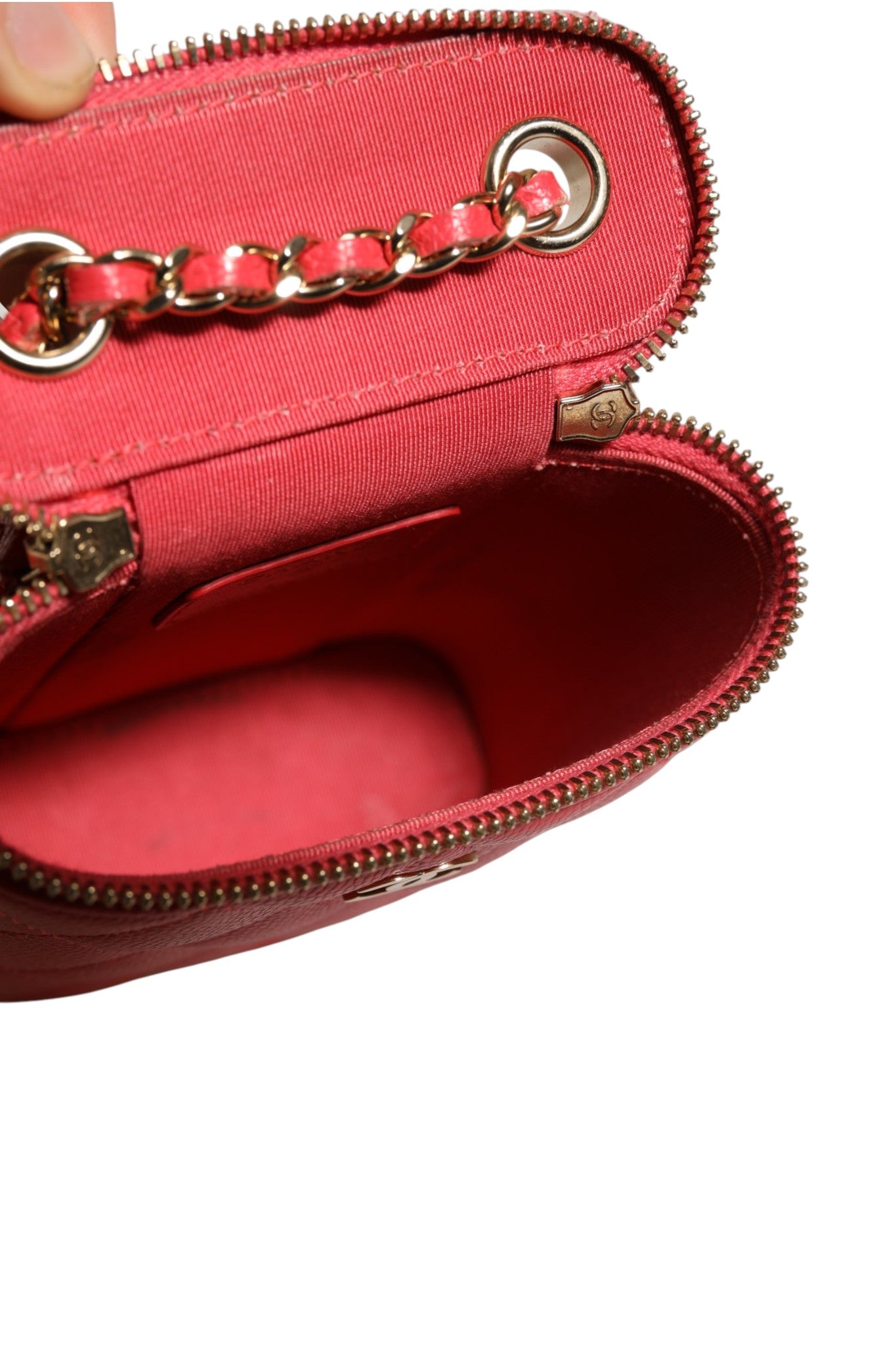 Chanel Rote Caviar Gesteppte Kleine Vertikale Coco Beauty Vanity Case mit Kette