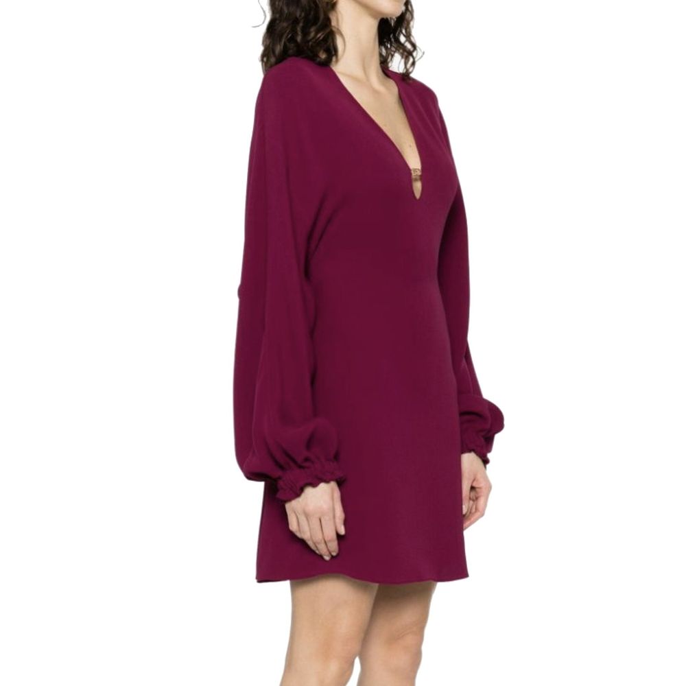 Lila Seidenkleid mit V-Ausschnitt und langen Ärmeln