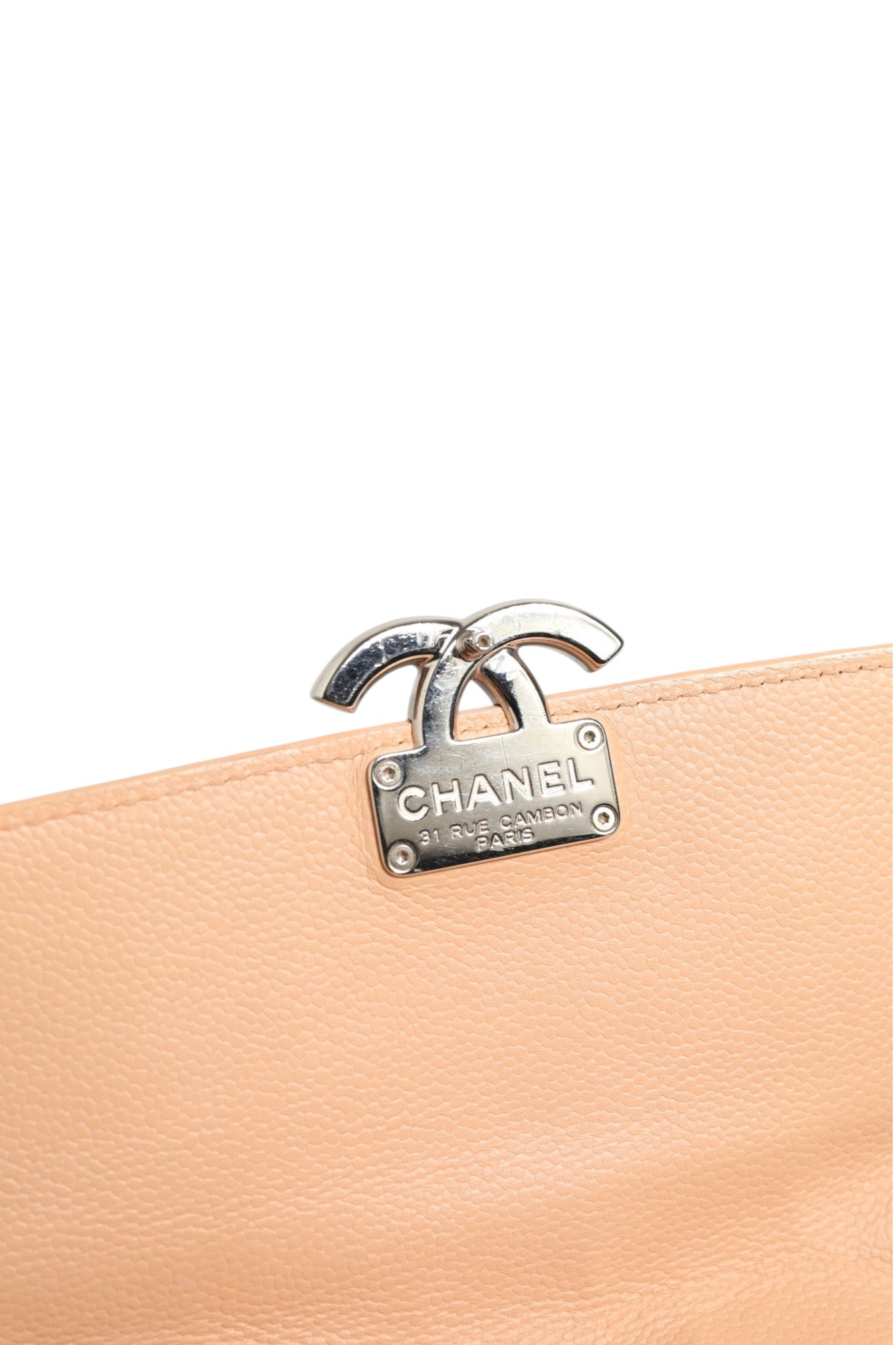 Sac à rabat Chanel en chèvre matelassé petite boîte CC