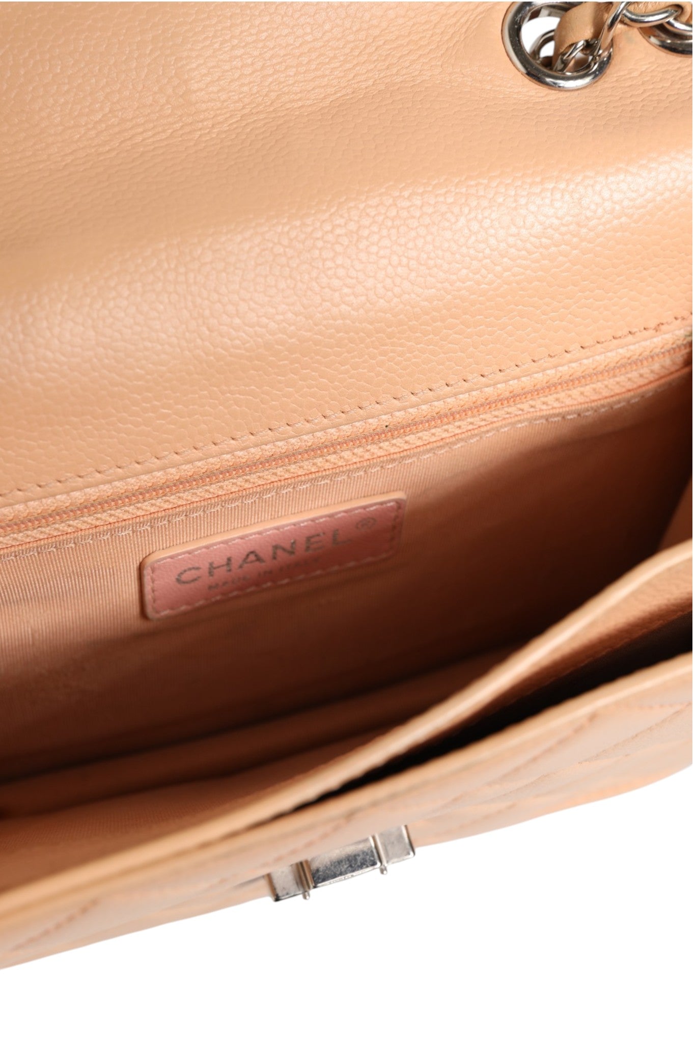 Sac à rabat Chanel en chèvre matelassé petite boîte CC
