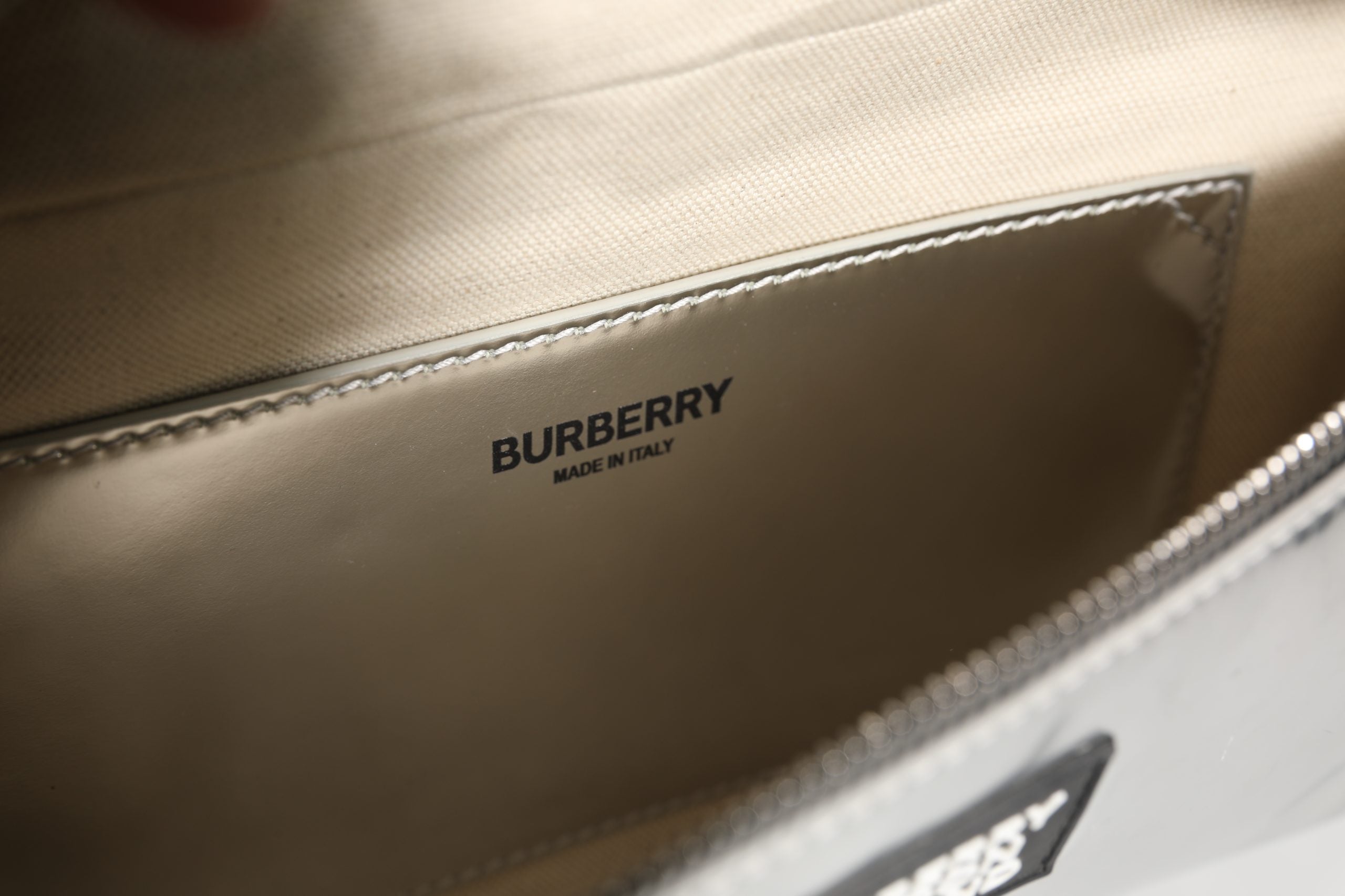 Burberry Gürteltasche Silber aus Synthetik