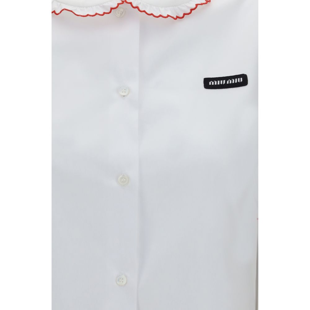 Weiße Baumwollbluse mit gestickten Rüschendetails