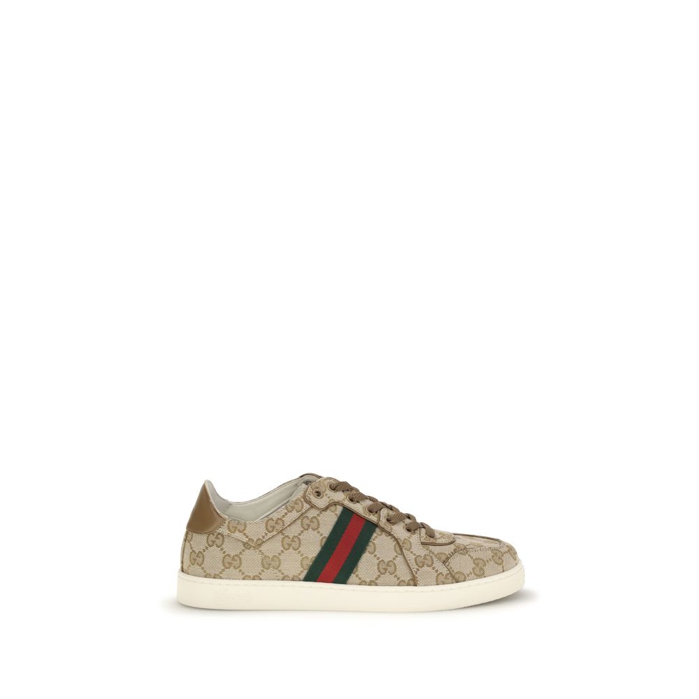 Beige Gucci-Sneaker aus dem charakteristischen GG-Gewebe