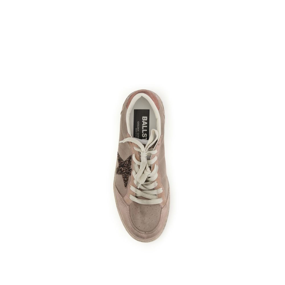Beigefarbene Low-Top-Sneaker aus Leder mit Paillettenstern
