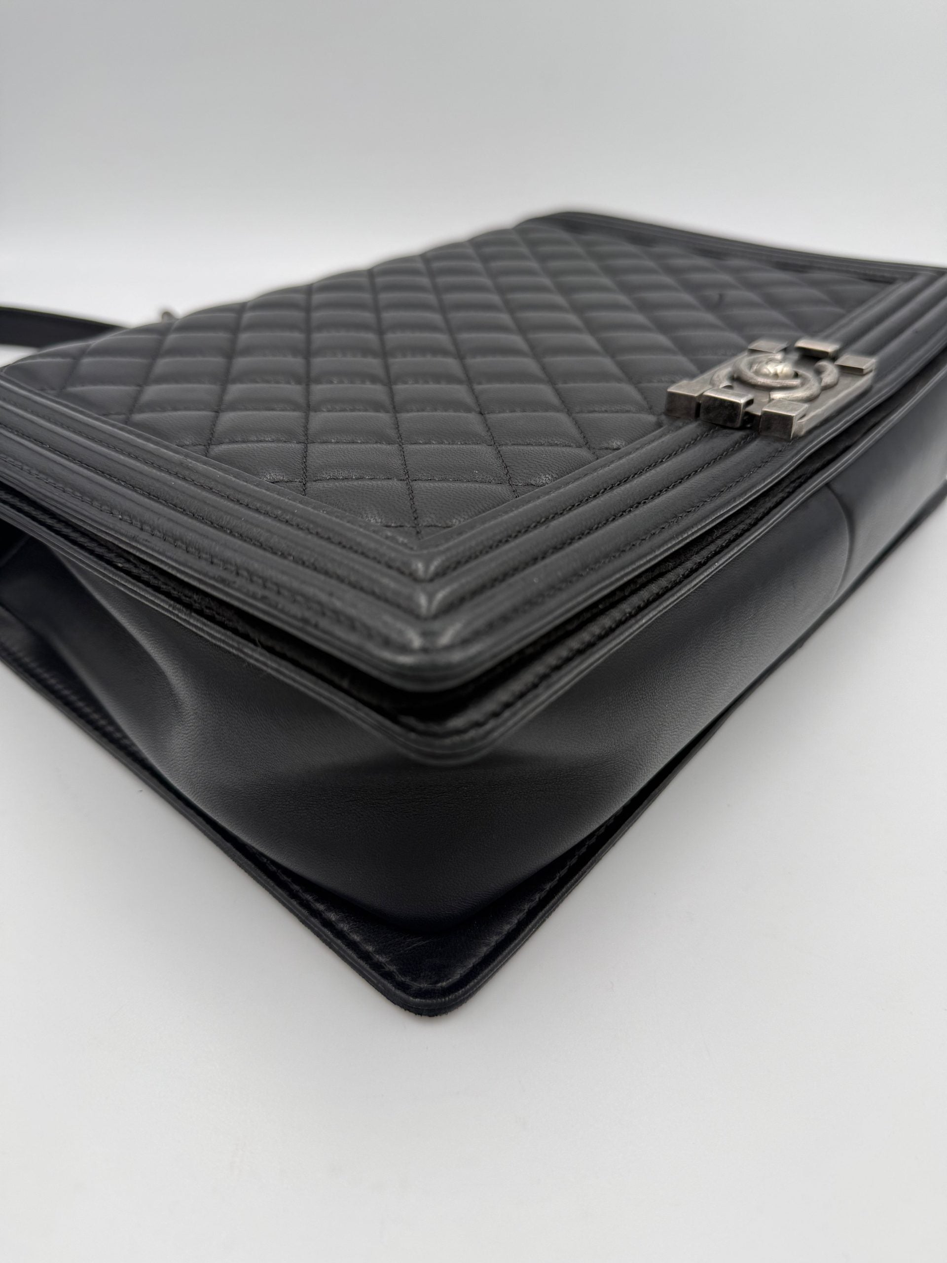 Sac à main en cuir bicolore Chanel