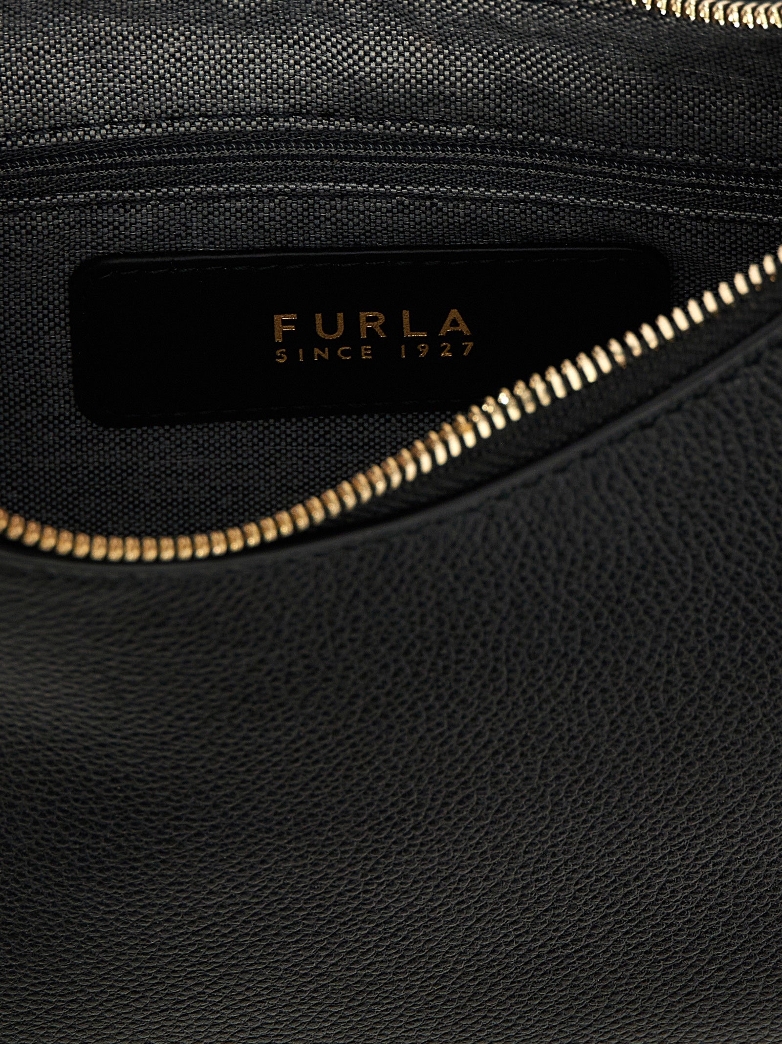 Furla Schultertasche aus schwarzem Leder