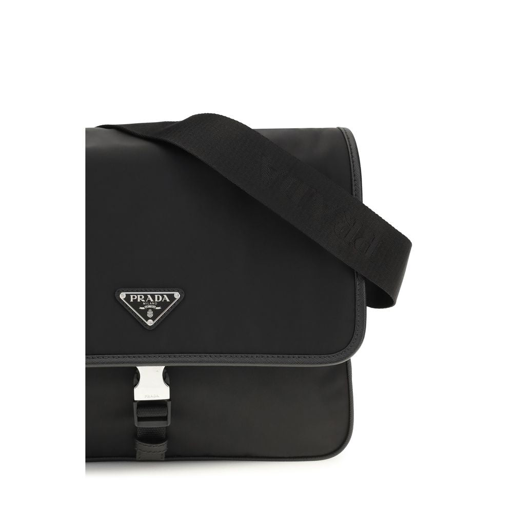 Prada Schultertasche aus recyceltem Polyamid in Schwarz