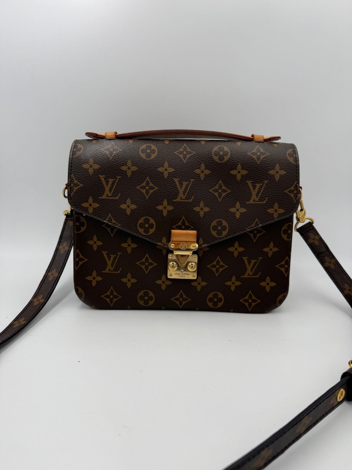 Louis Vuitton LOUIS VUITTON METIS Monogram with Shoulder Strap