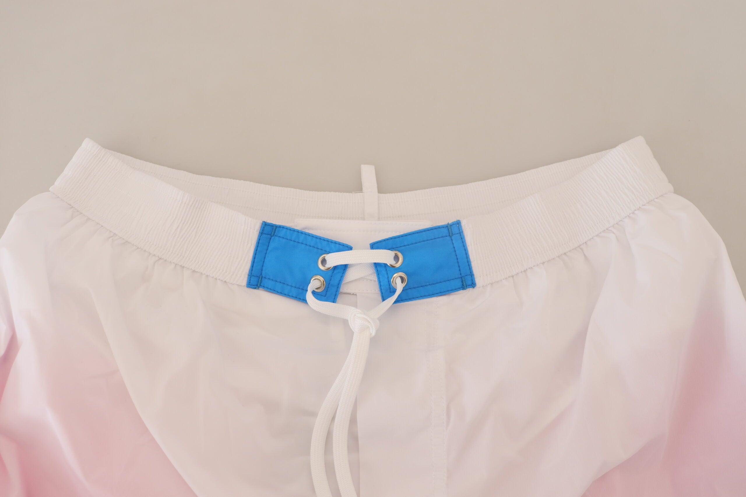 Short de bain homme imprimé logo blanc et rose