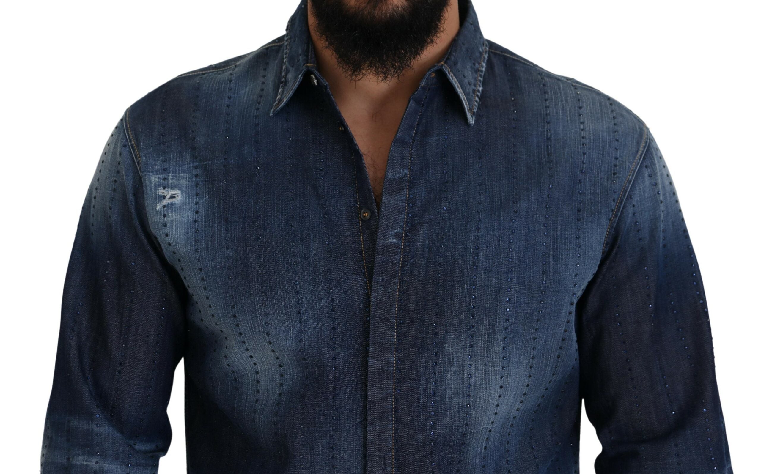 Chemise en jean bleu déchiré ornée de cristaux