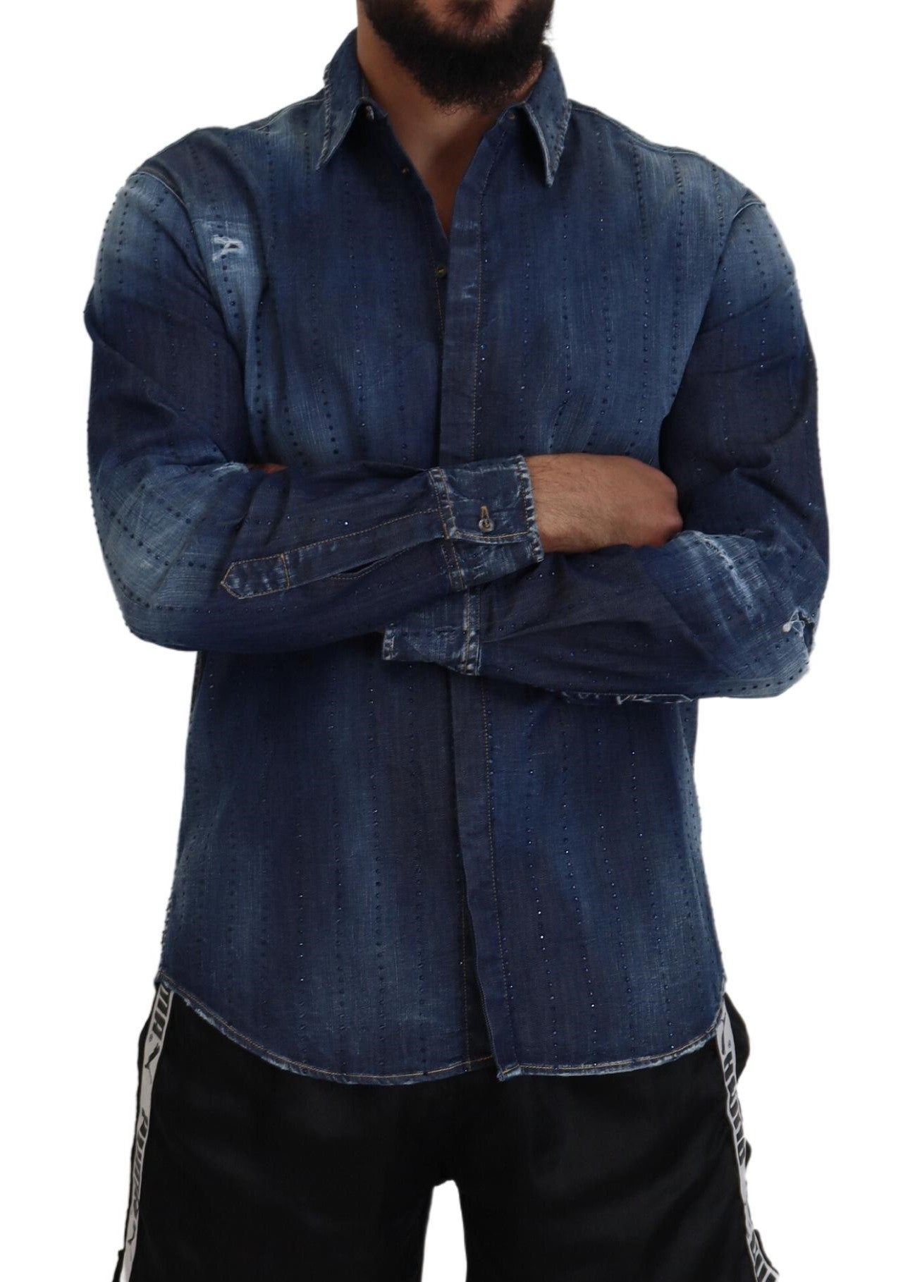 Chemise en jean bleu déchiré ornée de cristaux