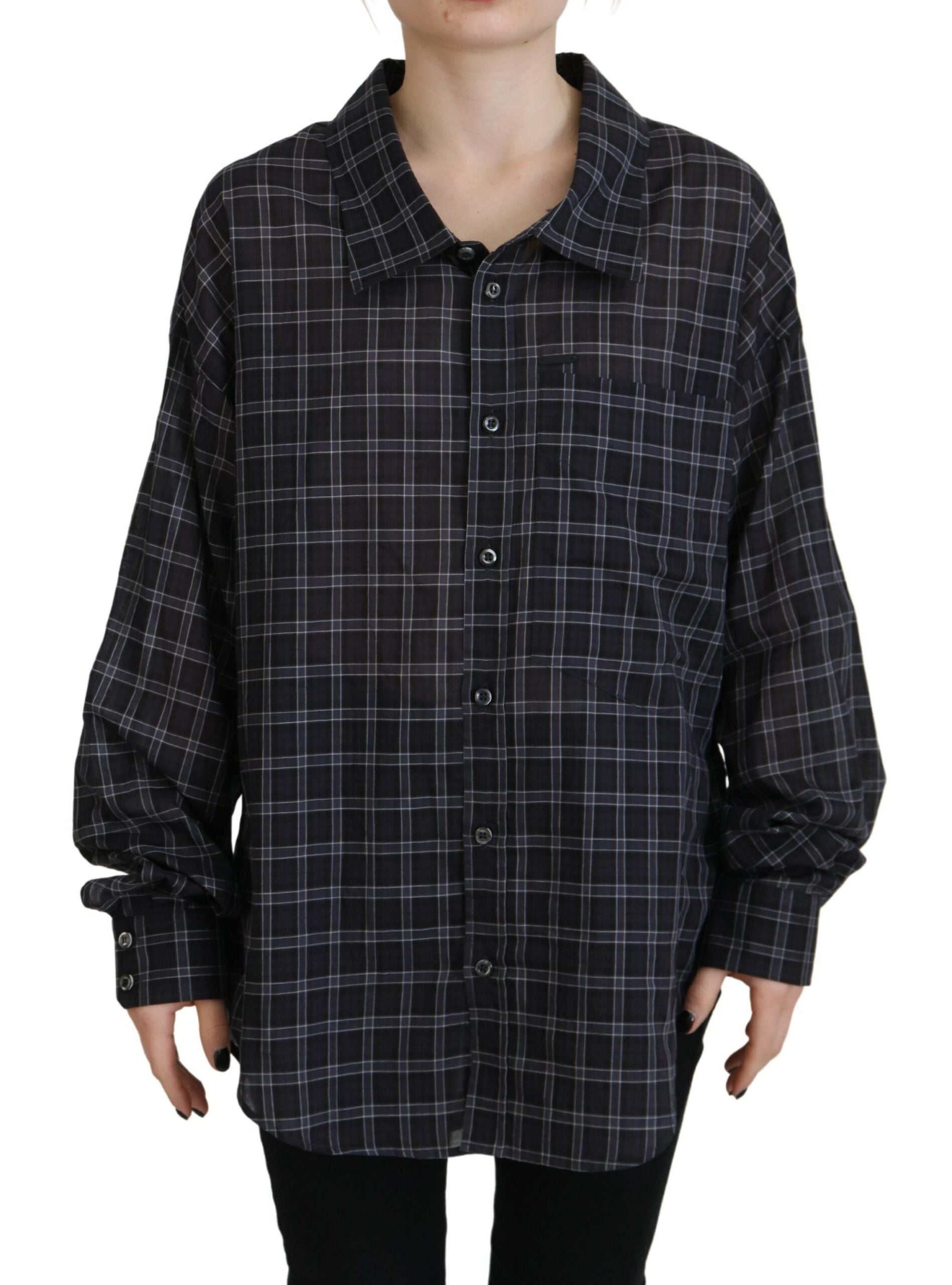 Chemise noire à carreaux, col et manches longues boutonnées