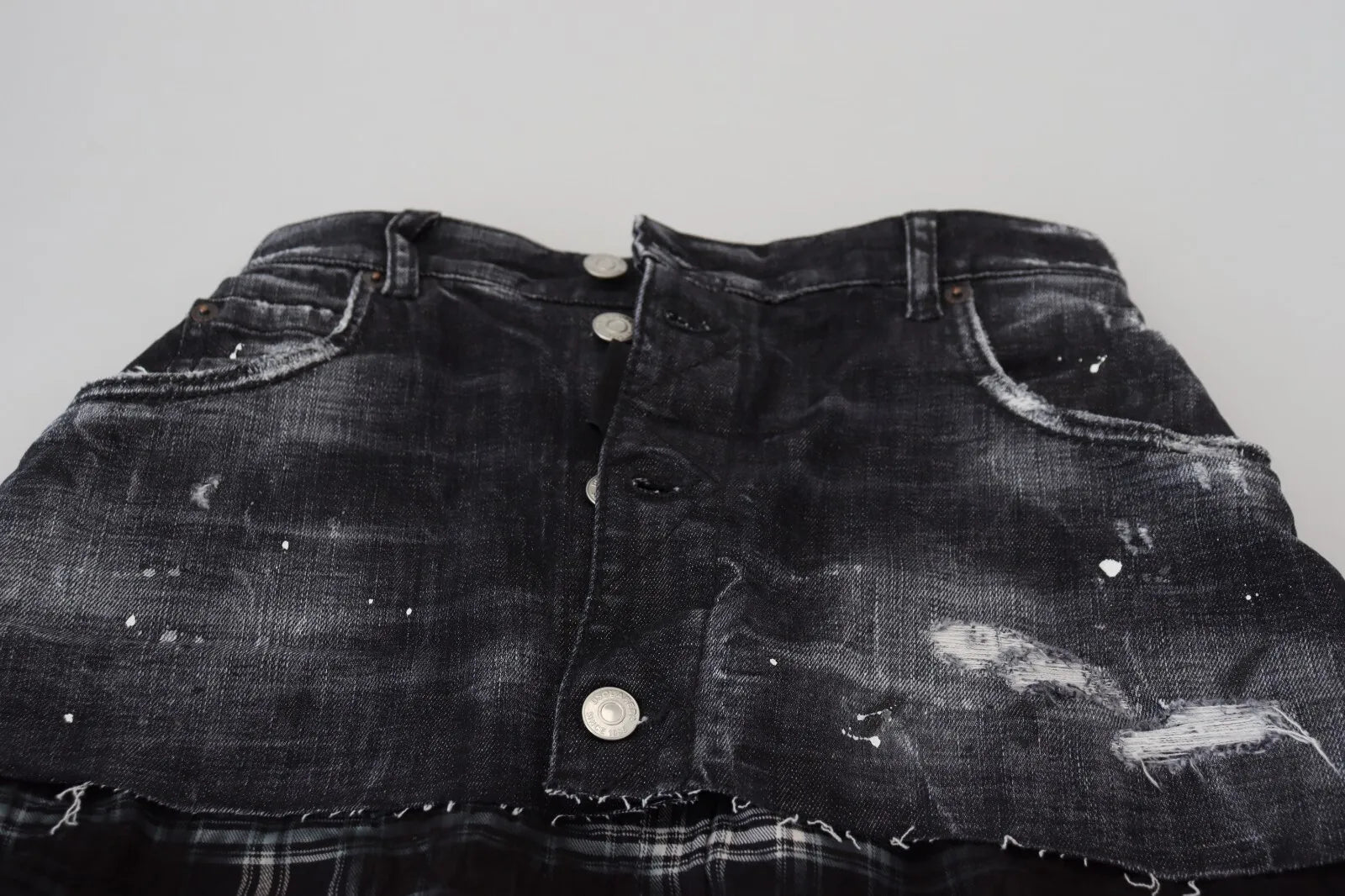 Mini-jupe en jean noir à carreaux taille haute et coupe trapèze