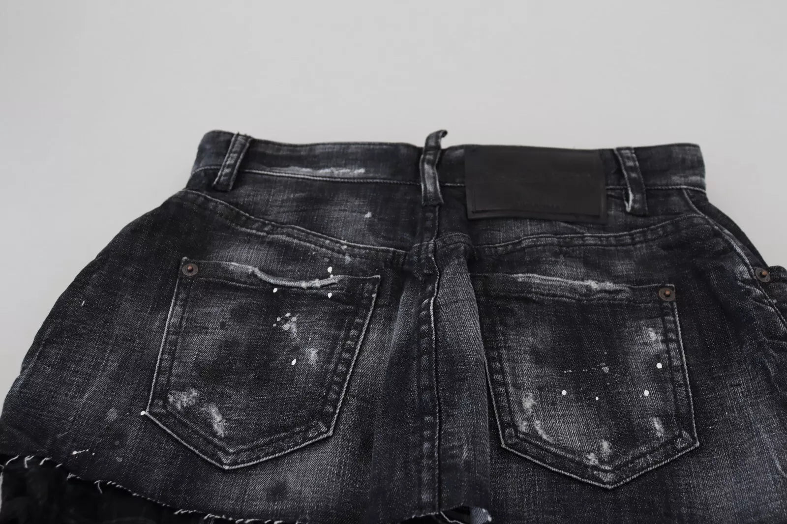 Mini-jupe en jean noir à carreaux taille haute et coupe trapèze