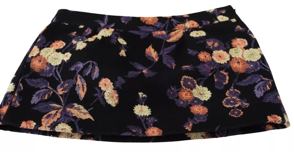 Jupe courte trapèze taille mi-haute à broderie florale noire