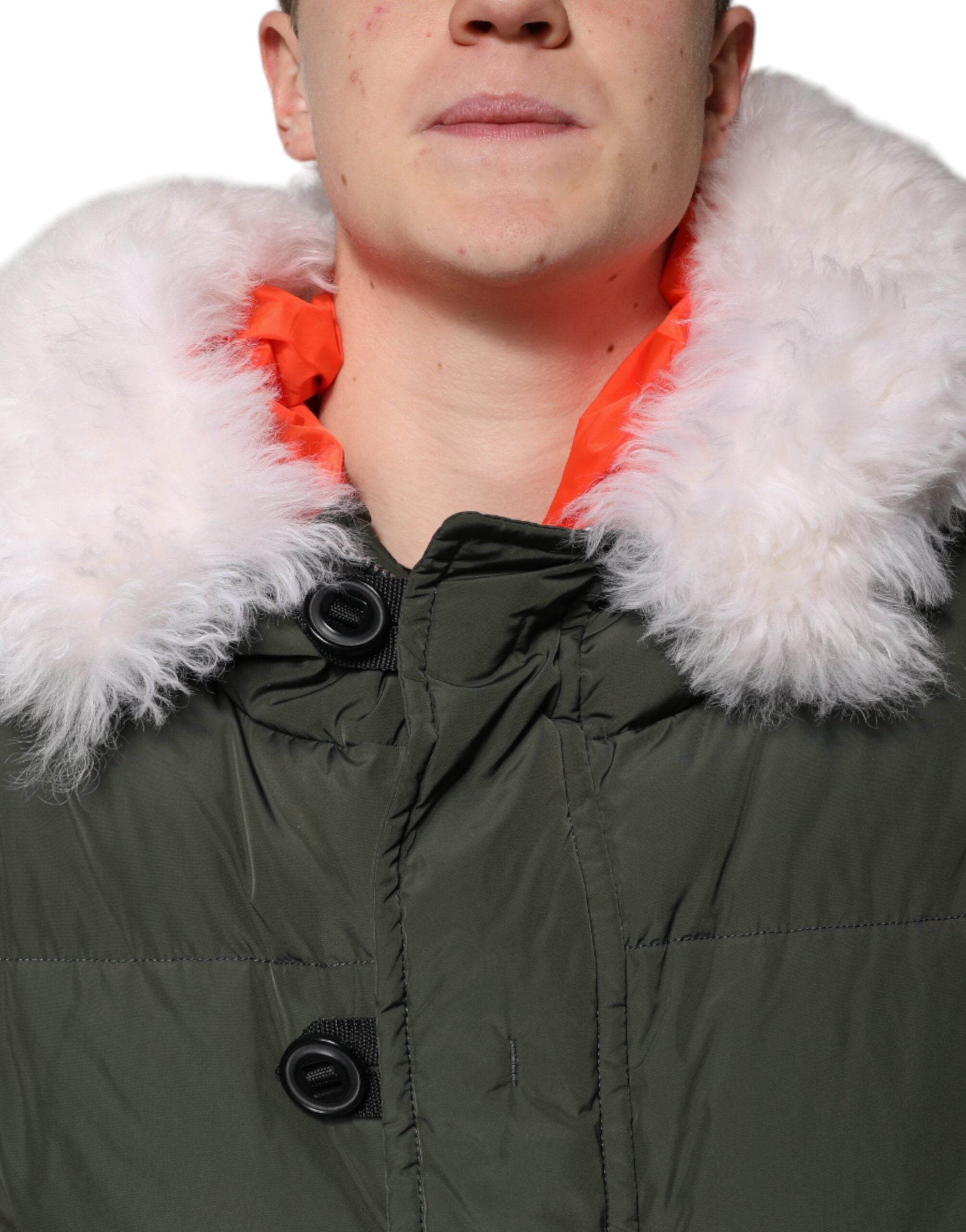 Veste en peau lainée verte à capuche et manches longues