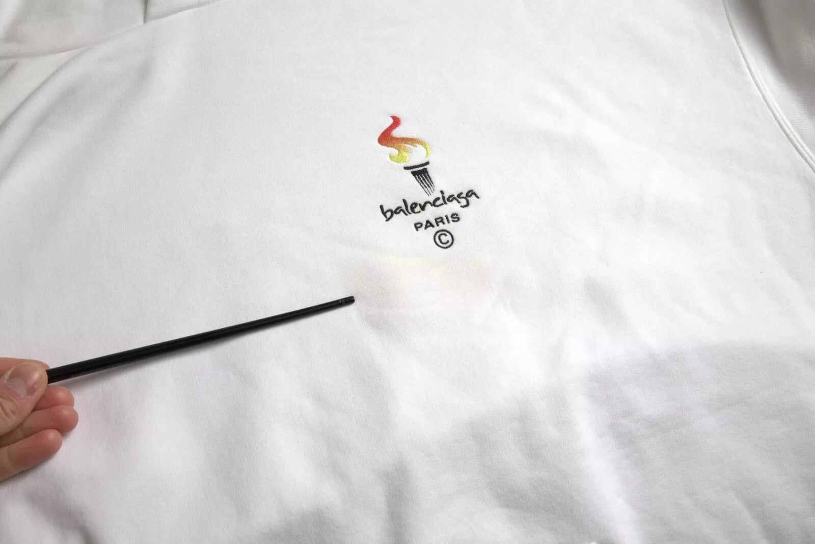 Weißer Oversize Kapuzenpullover aus Baumwolle mit Logo