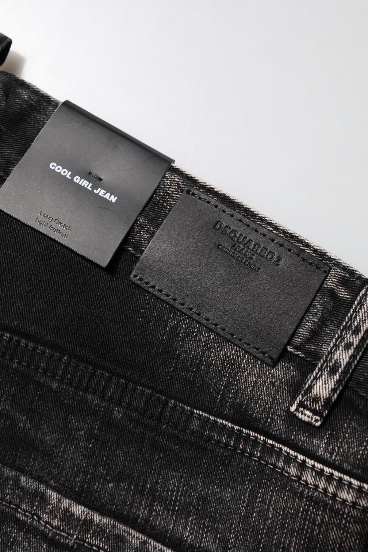 Dsquared² Schwarze Tapered Mid-Waist Jeans mit Waschung