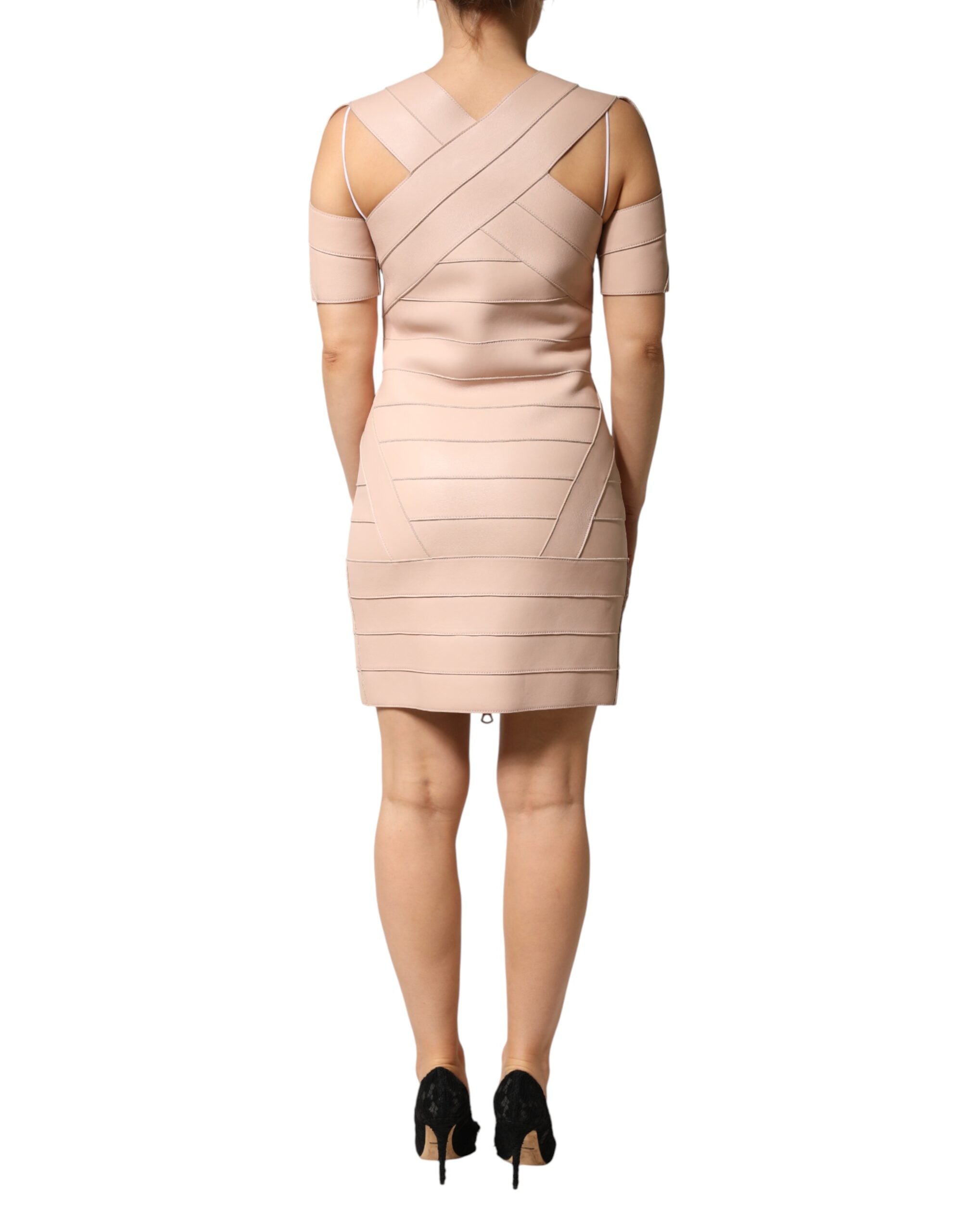 Robe fourreau courte en cuir beige à manches courtes