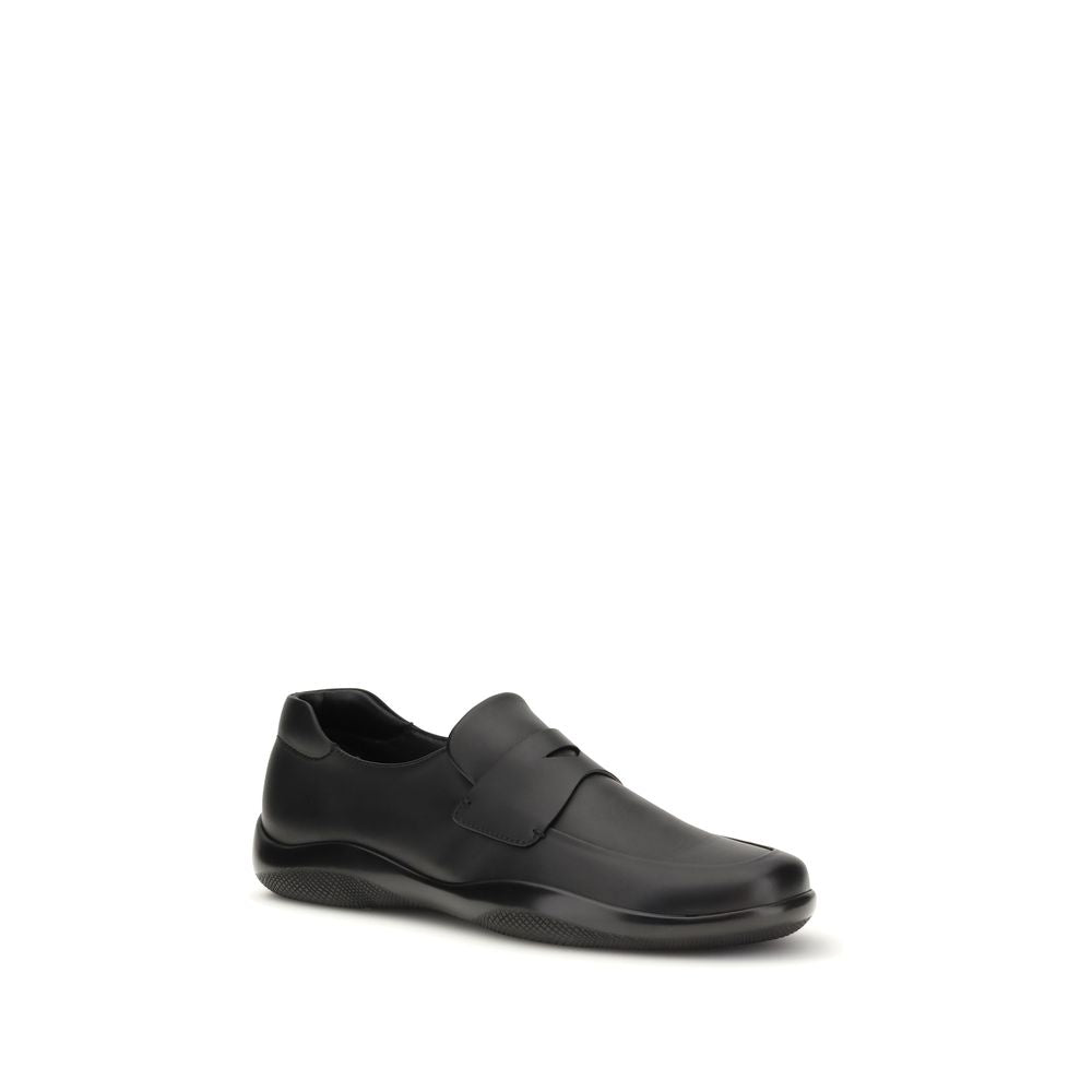 Schwarze Slip-On-Slipper aus Leder mit Gummisohle