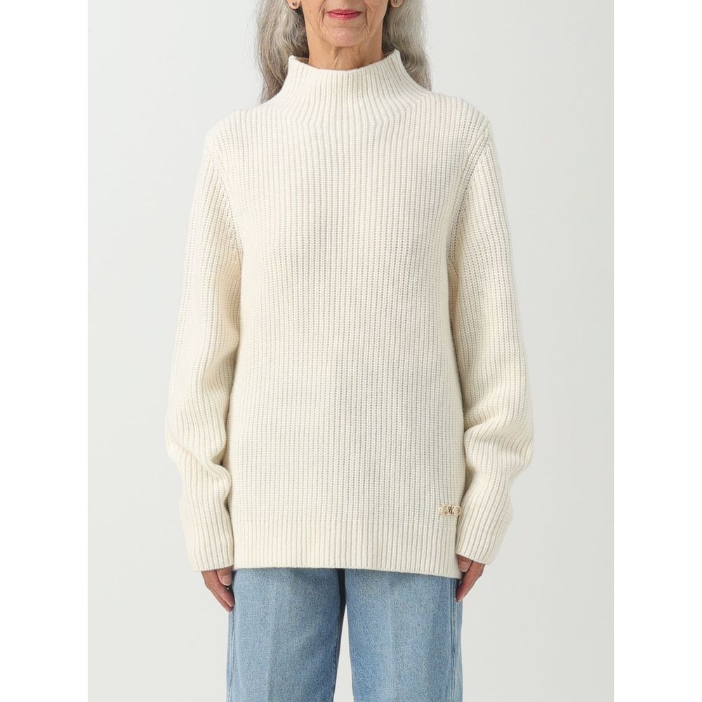 Beiger Wollpullover mit Stehkragen