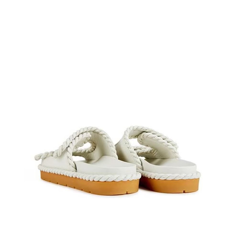 Weiße flache Ledersandalen mit Klettverschluss