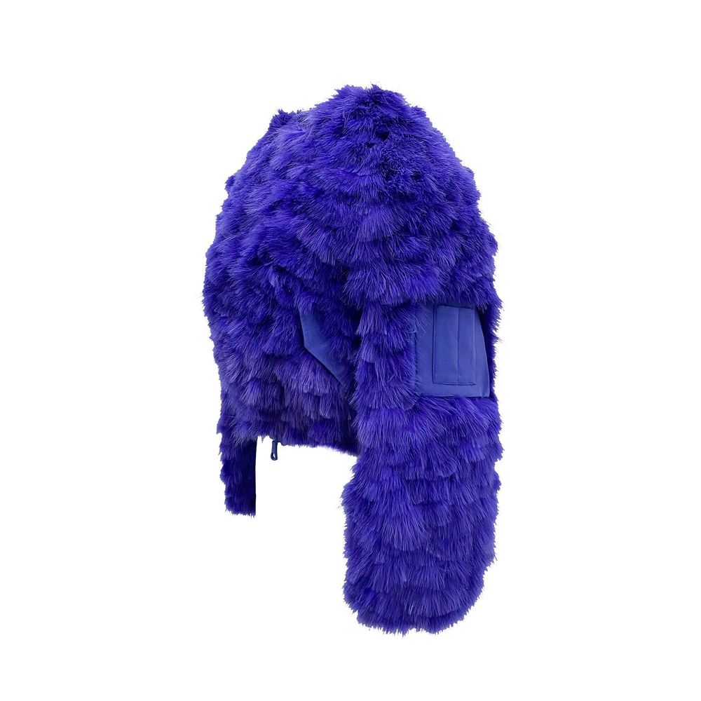 Blaue Bomberjacke mit synthetischen Federn