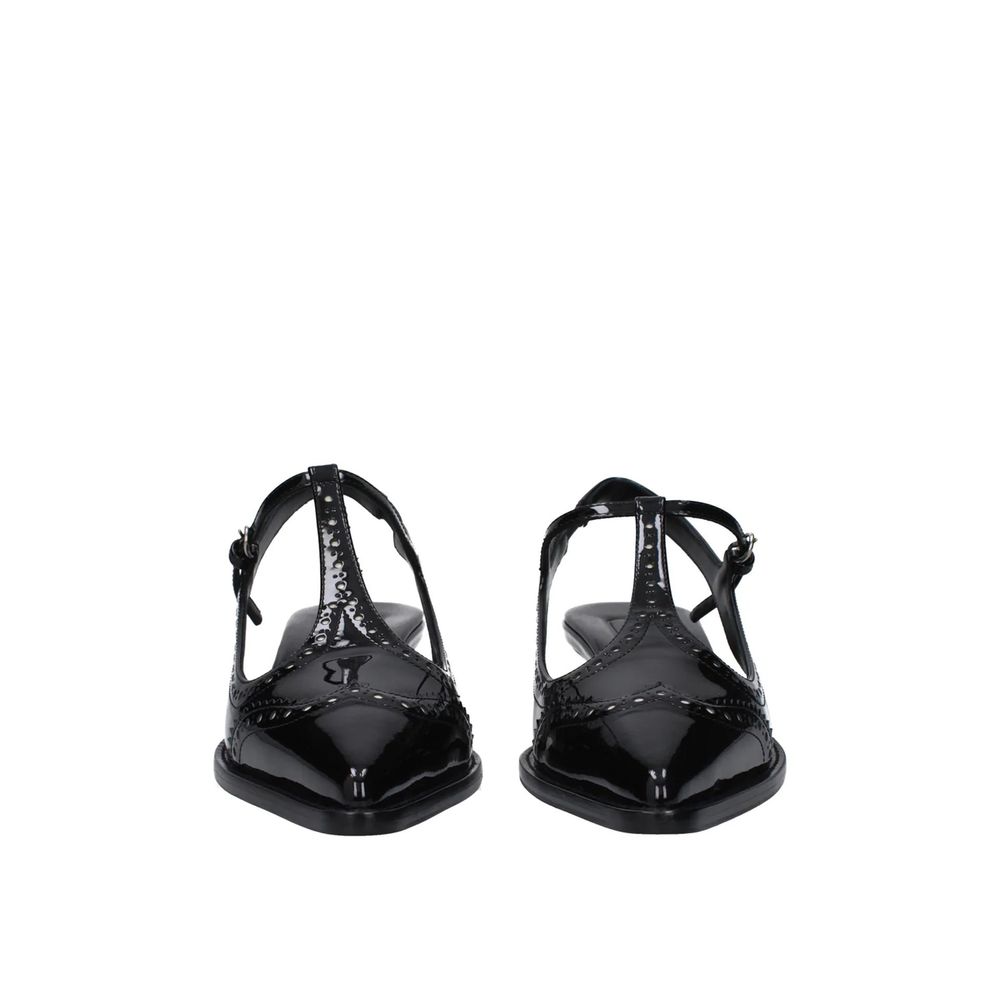 Black Leather Pumps with Buckle Detail