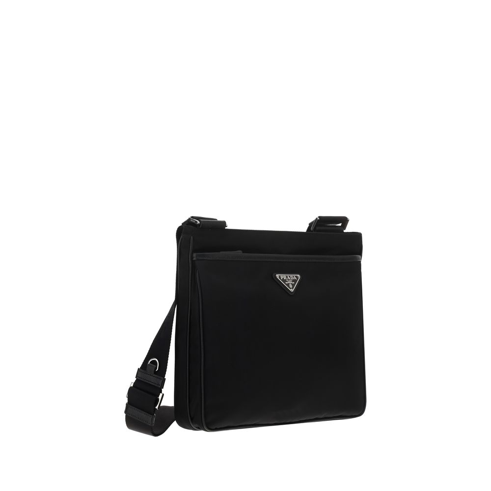 Schwarze Kunstleder-Schultertasche mit verstellbarem Trageriemen