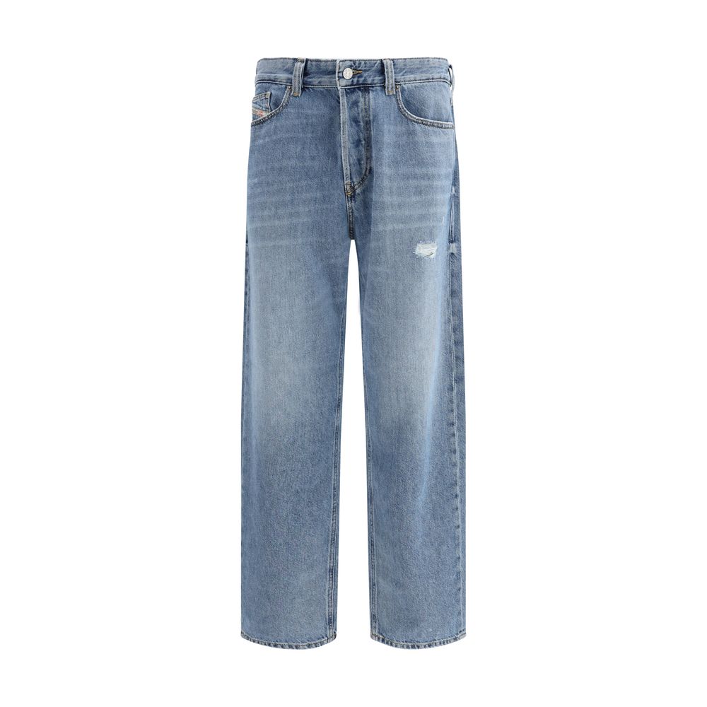 Blaue Jeans mit weitem Bein und besonderem Knopfverschluss
