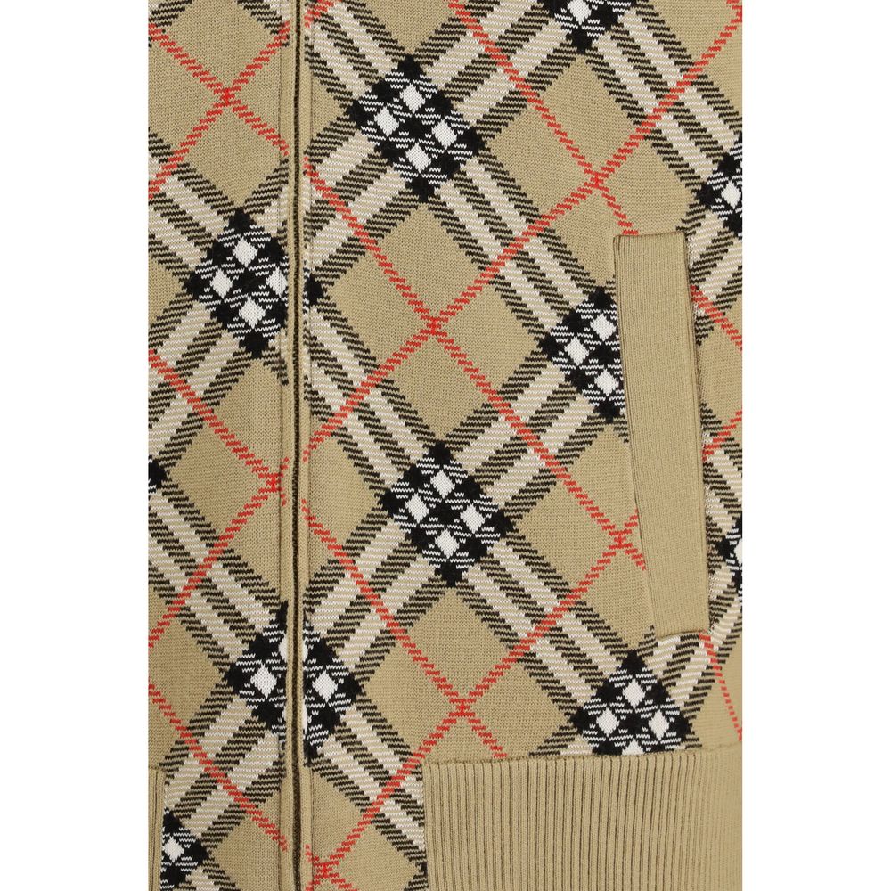Beige Woll-Bomber mit dem charakteristischen Karomuster