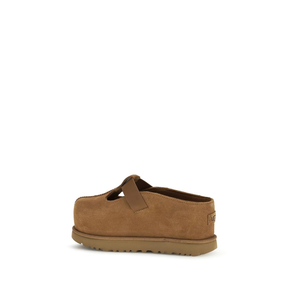 Braune Ledermules mit Wildlederriemen und UGG-Logo