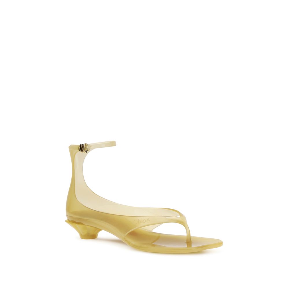 Beigefarbene flache Synthetik-Sandalen mit geprägtem Detail