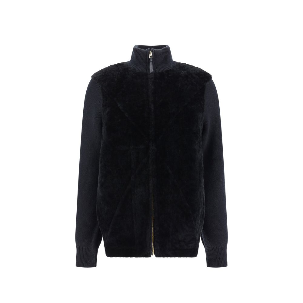 Schwarzer Shearling-Mantel mit hohem Kragen und Reißverschluss