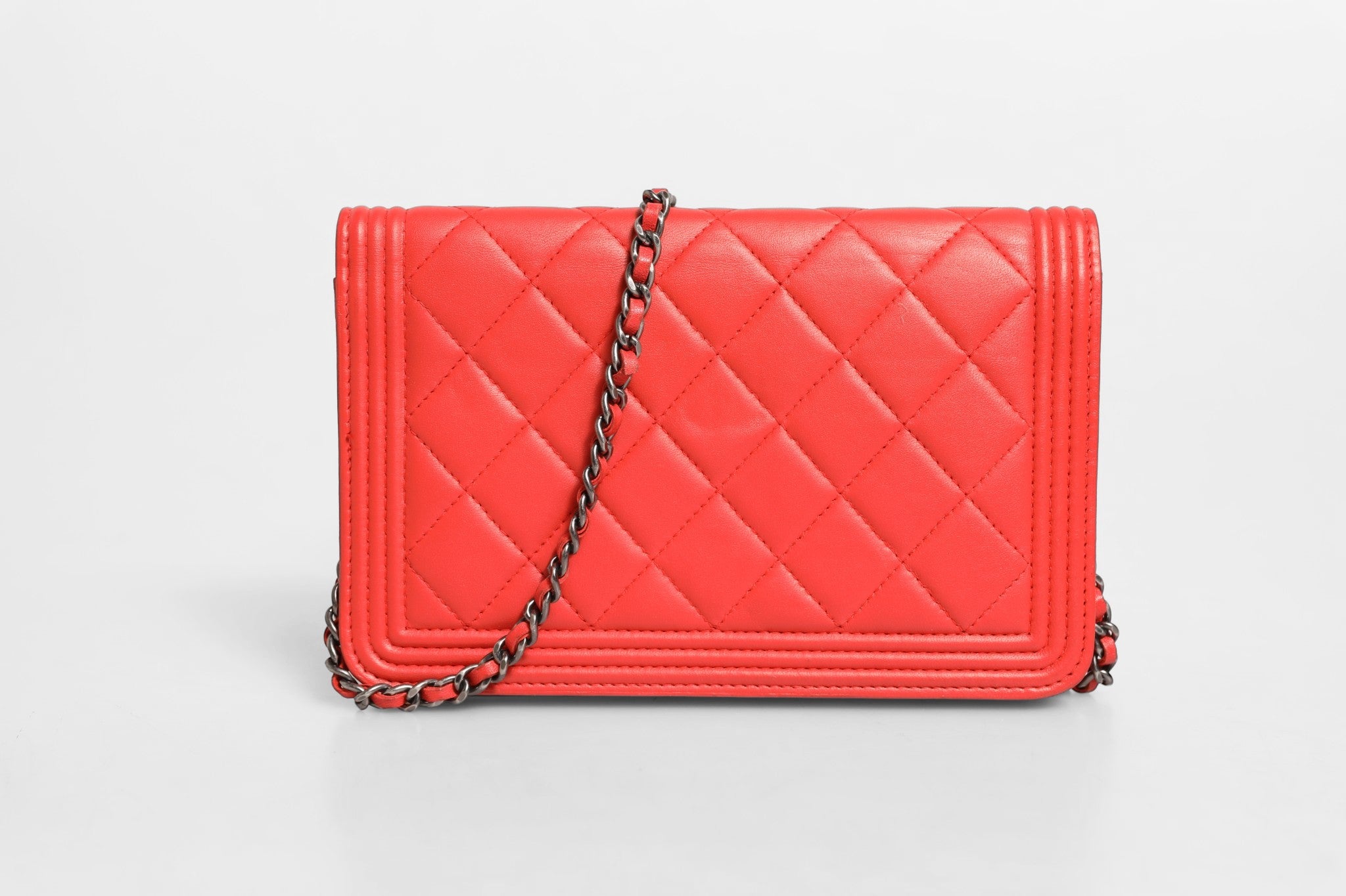 Chanel Boy Wallet on Chain rotes Lammleder