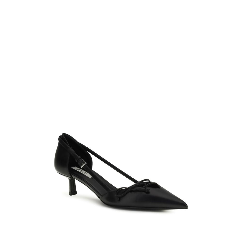Schwarze Leder-High-Heels mit Schleifendetail
