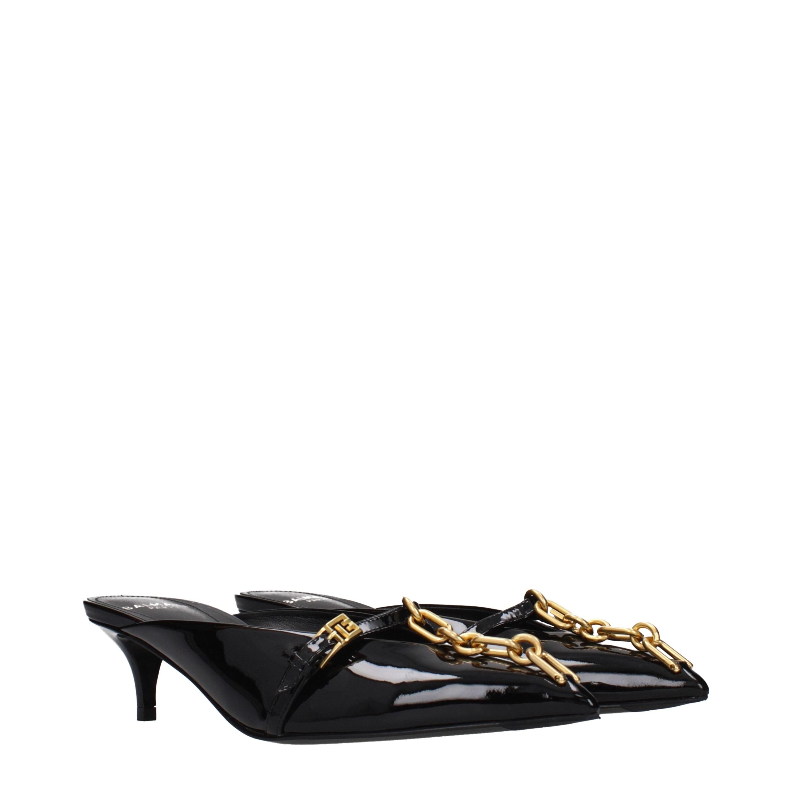 Schwarze Leder-Plateausandalen mit Vorderdetail
