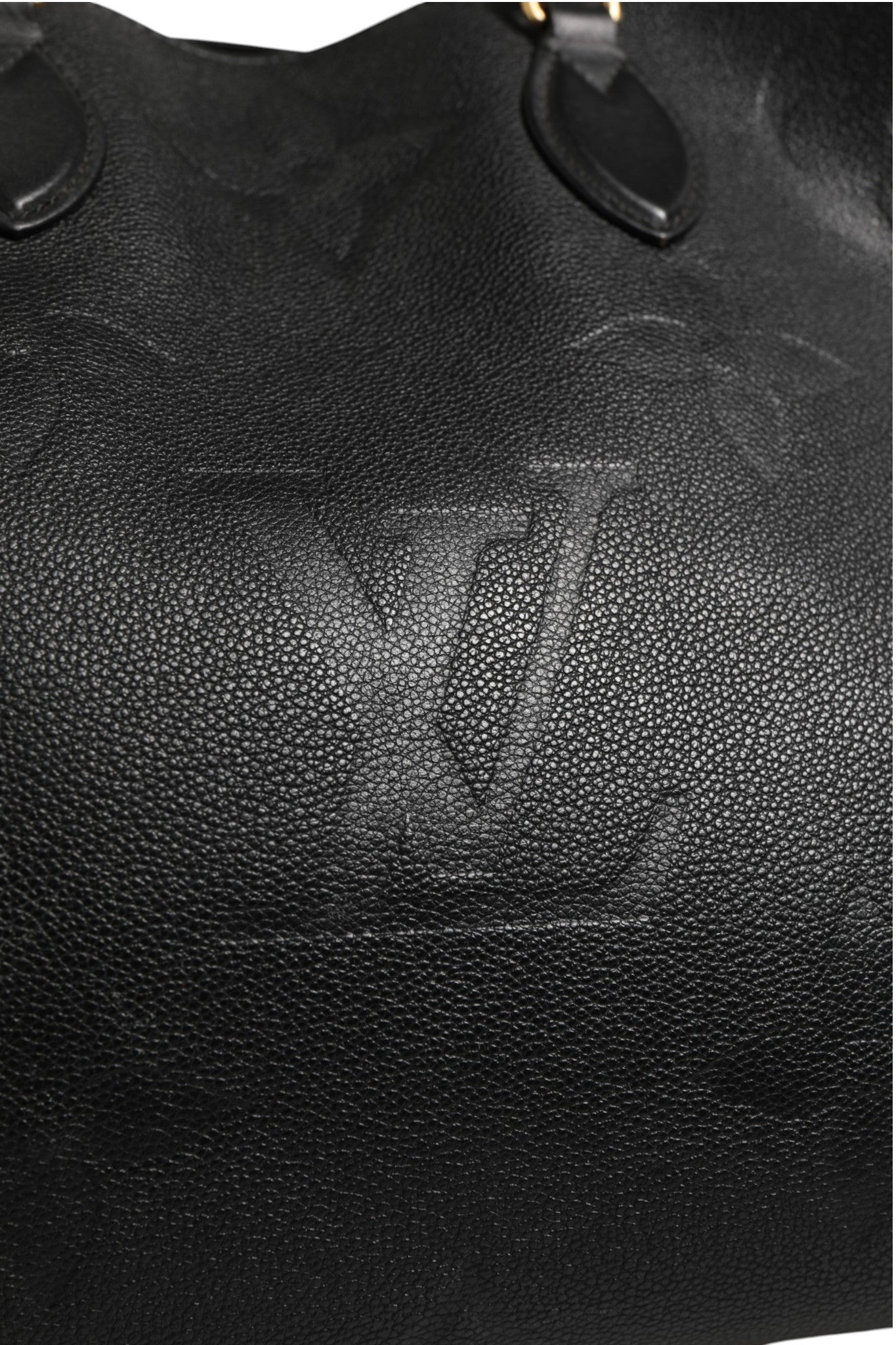 Schwarze OnTheGo GM Monogram Empreinte Ledertasche